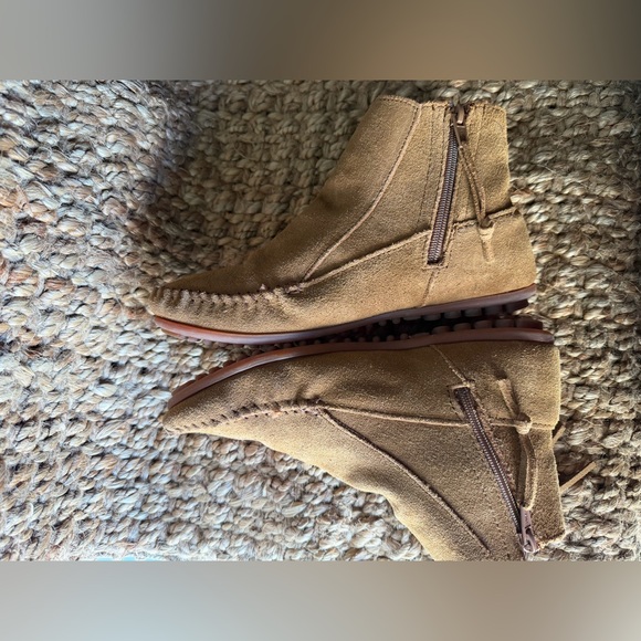 Minnetonka womens Size 9Dusty Brown Willow Ankle Boots w Side Fringe boho wester - Picture 6 of 8